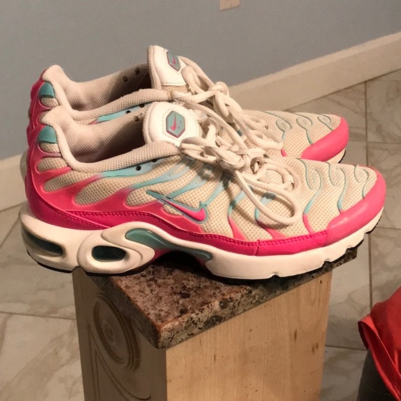 Nike Air Max, Girls Youth Size 6